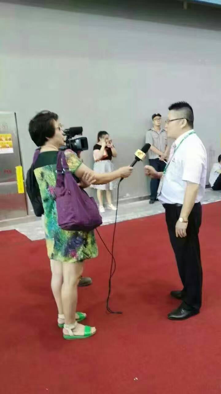 广东电视台正在采访羞羞视频免费网站化工总经理张总2