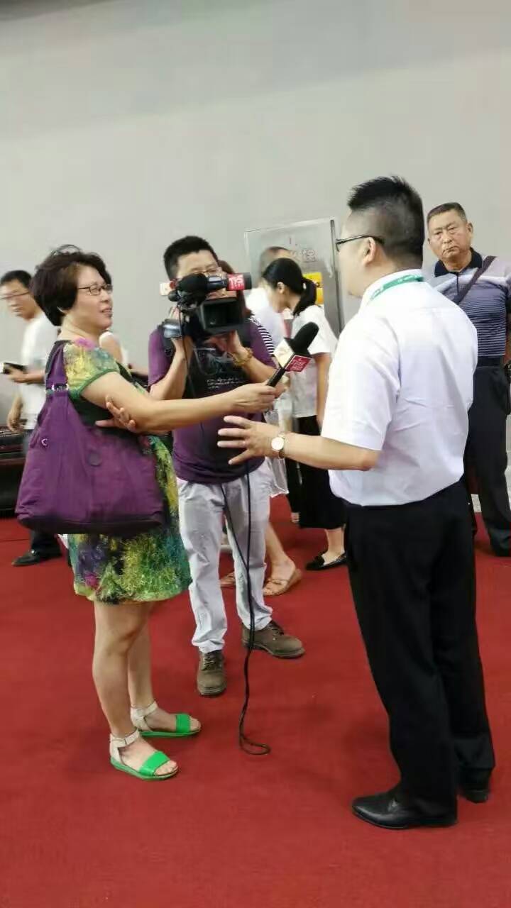 广东电视台正在采访羞羞视频免费网站化工总经理张总
