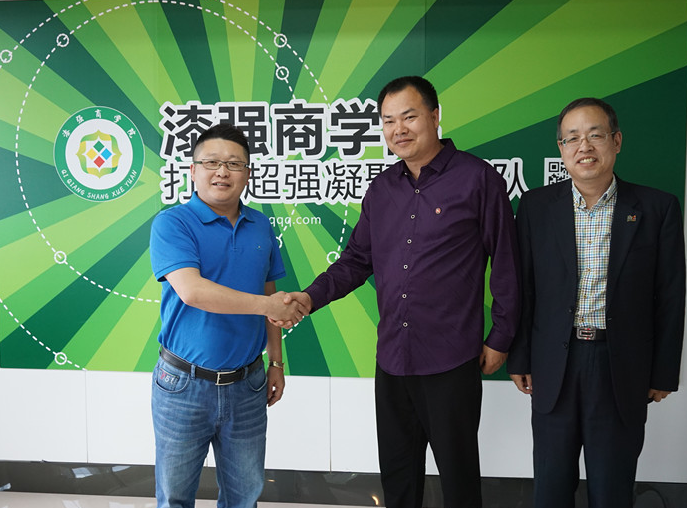 羞羞视频免费网站化工总经理张文（左）朝鲜郑社长（中）和辽宁沈阳朝顺贸易梁董（右）